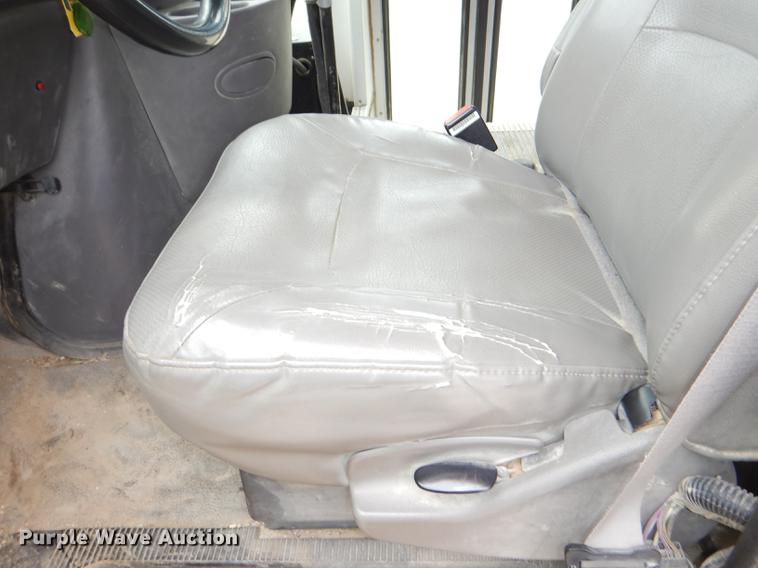 image for item DG0958 2001 Ford Econoline E450 Super Duty school bus