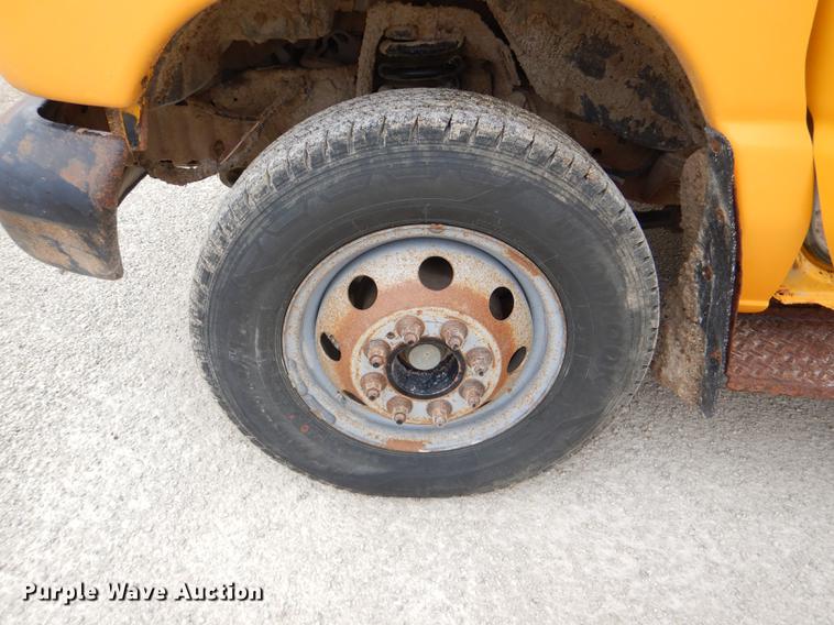 image for item DG0958 2001 Ford Econoline E450 Super Duty school bus