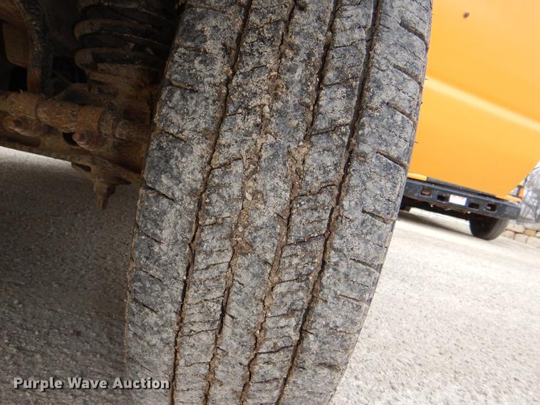 image for item DG0958 2001 Ford Econoline E450 Super Duty school bus