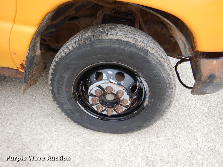 image for item DG0958 2001 Ford Econoline E450 Super Duty school bus