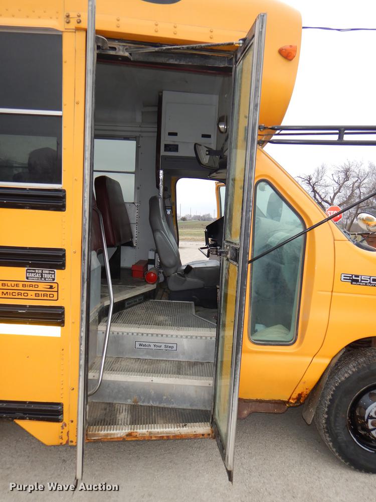 image for item DG0958 2001 Ford Econoline E450 Super Duty school bus