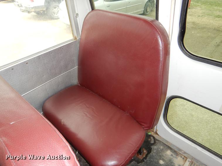 image for item DG0958 2001 Ford Econoline E450 Super Duty school bus