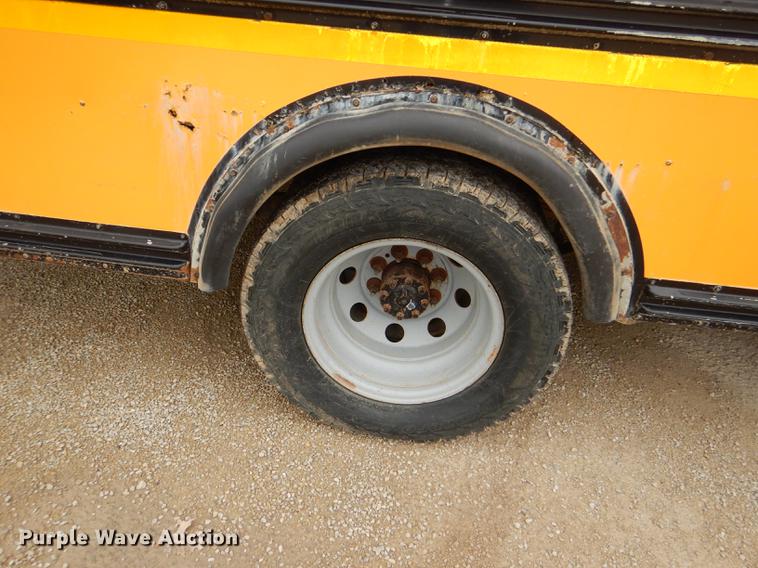 image for item DG0958 2001 Ford Econoline E450 Super Duty school bus