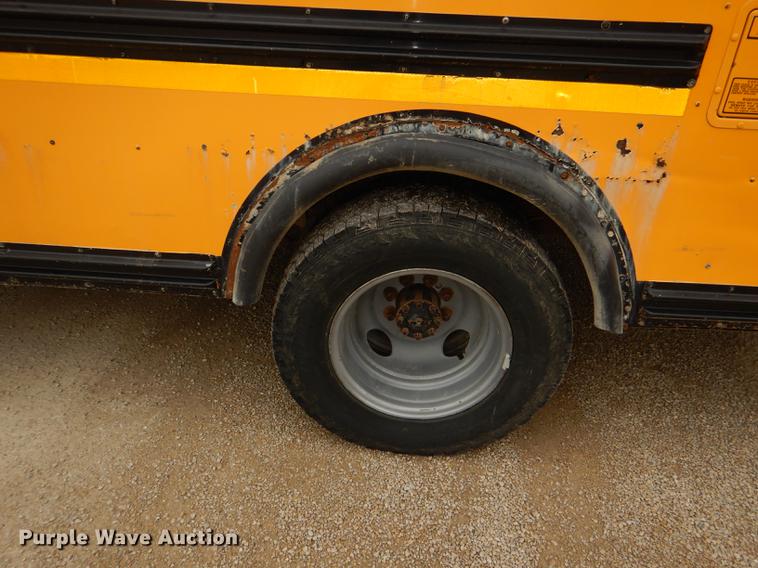 image for item DG0958 2001 Ford Econoline E450 Super Duty school bus