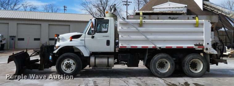 image for item DG3895 2009 International WorkStar 7400 dump truck