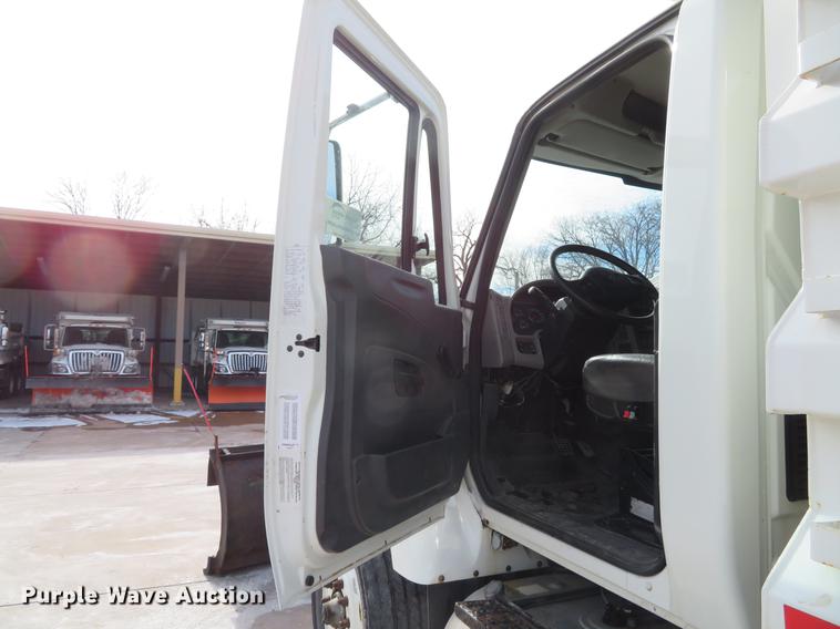 image for item DG3895 2009 International WorkStar 7400 dump truck