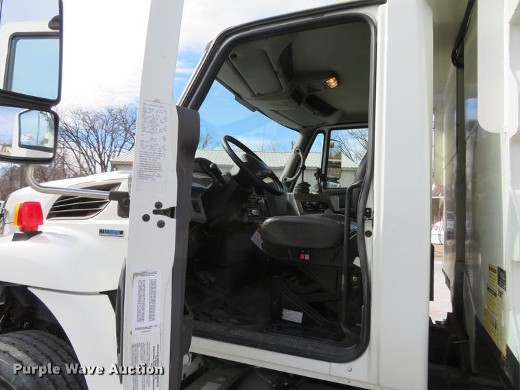 image for item DG3895 2009 International WorkStar 7400 dump truck