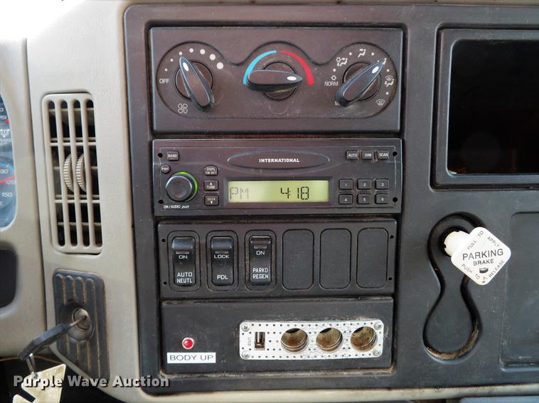 image for item DG3895 2009 International WorkStar 7400 dump truck