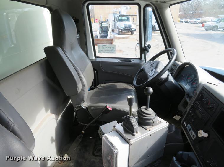 image for item DG3895 2009 International WorkStar 7400 dump truck