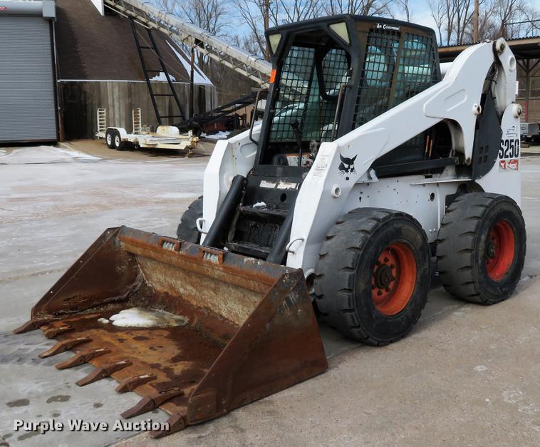image for item DG3896 2006 Bobcat S250 skid steer