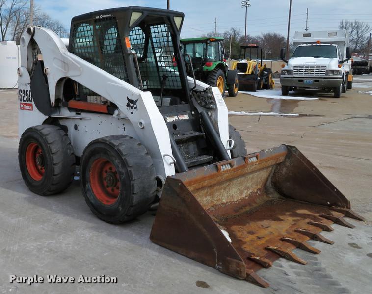 image for item DG3896 2006 Bobcat S250 skid steer