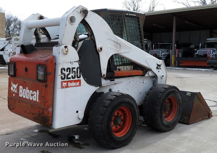 image for item DG3896 2006 Bobcat S250 skid steer