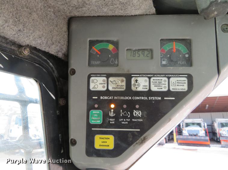 image for item DG3896 2006 Bobcat S250 skid steer