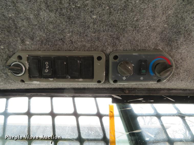 image for item DG3896 2006 Bobcat S250 skid steer