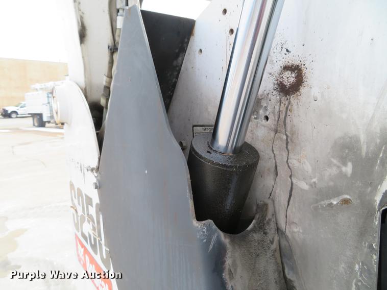 image for item DG3896 2006 Bobcat S250 skid steer