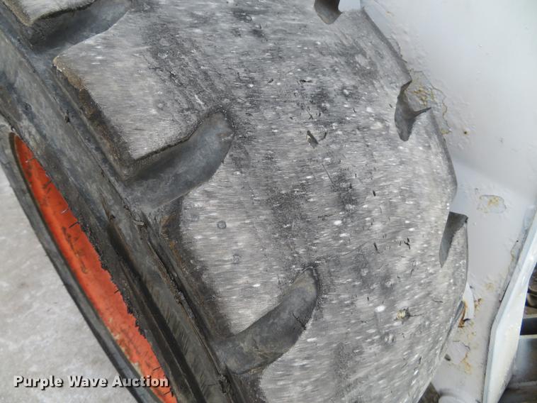 image for item DG3896 2006 Bobcat S250 skid steer