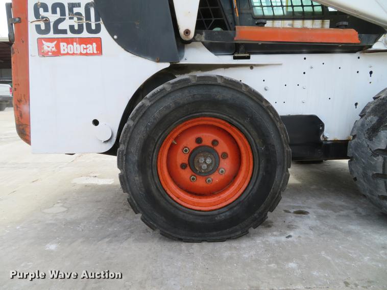 image for item DG3896 2006 Bobcat S250 skid steer