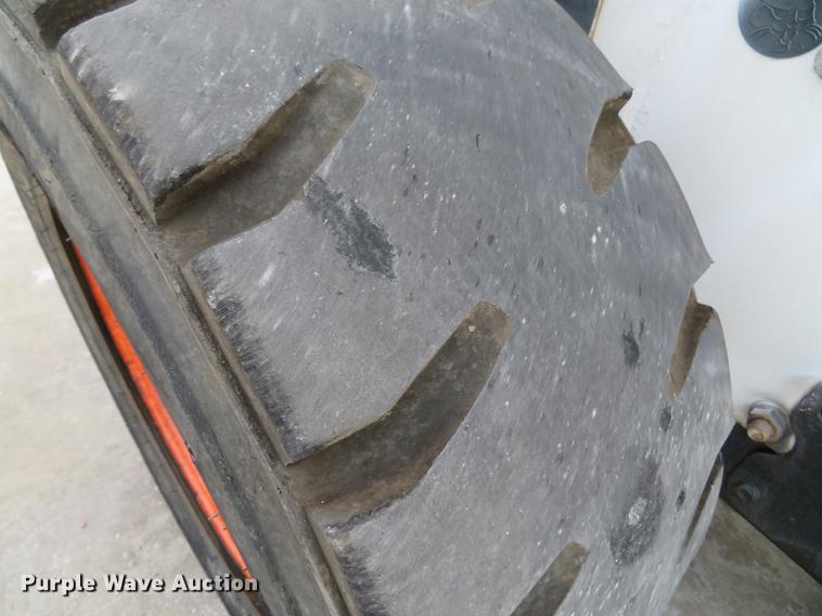 image for item DG3896 2006 Bobcat S250 skid steer