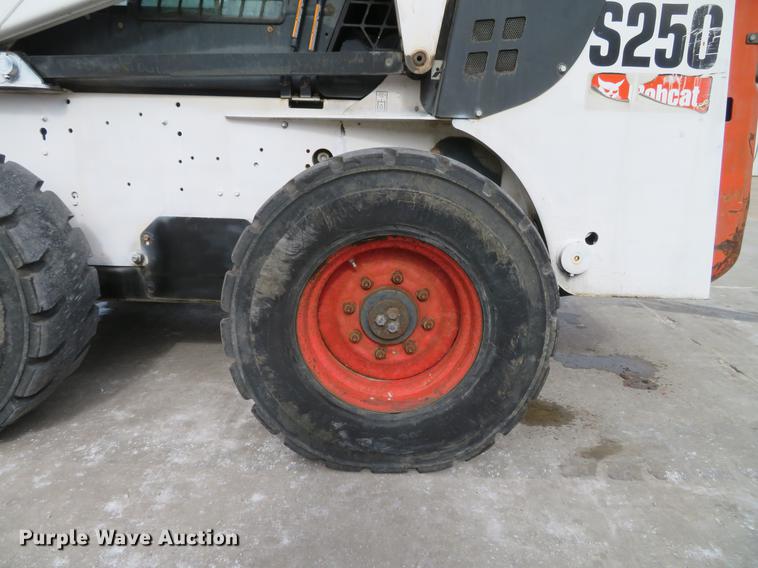 image for item DG3896 2006 Bobcat S250 skid steer
