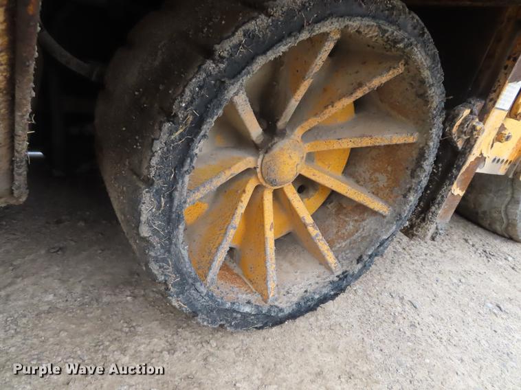 image for item DN9071 Blaw-Knox PF-161 paver