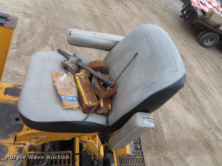 image for item DN9071 Blaw-Knox PF-161 paver