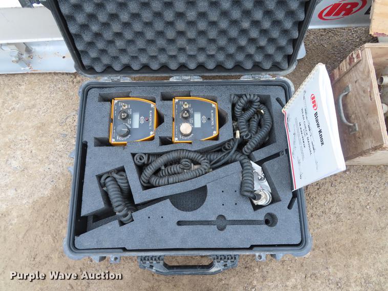 image for item DN9071 Blaw-Knox PF-161 paver