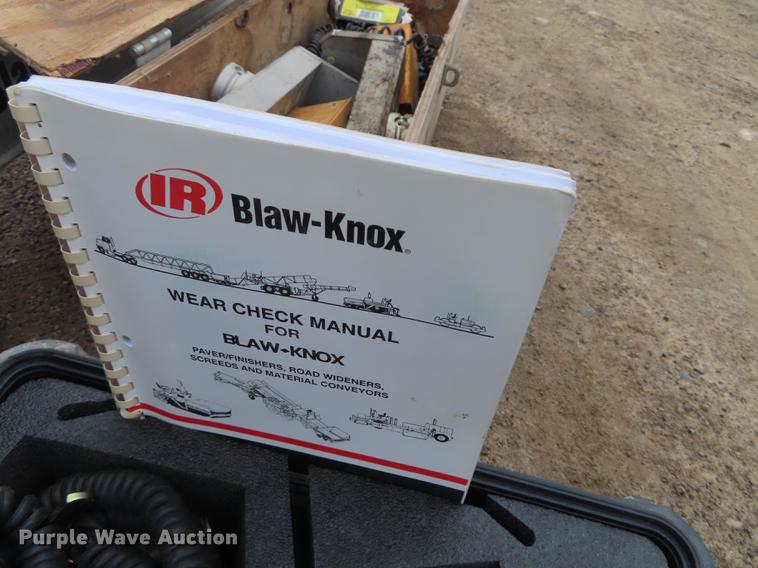 image for item DN9071 Blaw-Knox PF-161 paver