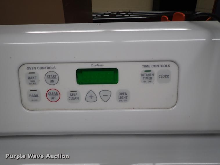 image for item EH9195 GE four burner stove