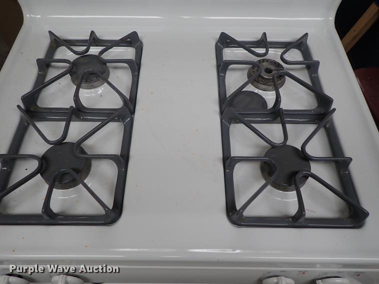 image for item EH9195 GE four burner stove