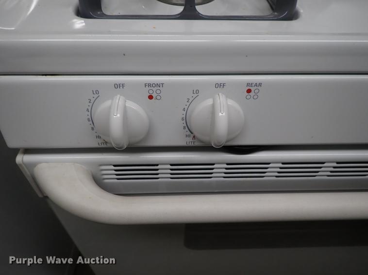 image for item EH9195 GE four burner stove