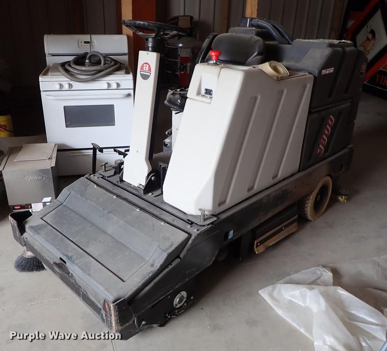 image for item EH9221 Advance 3800 floor scrubber