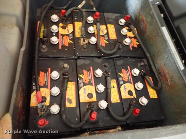 image for item EH9221 Advance 3800 floor scrubber