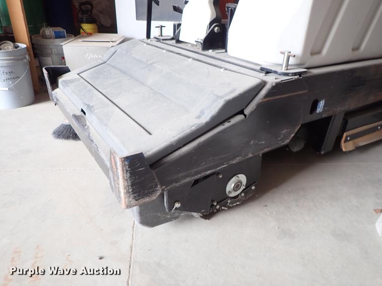 image for item EH9221 Advance 3800 floor scrubber