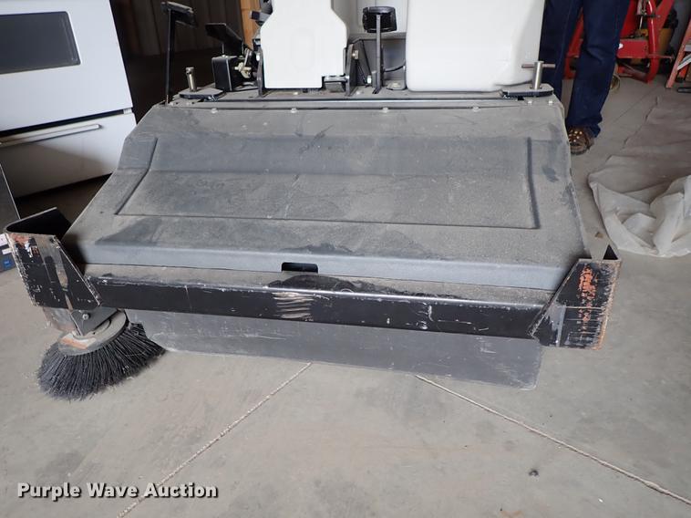 image for item EH9221 Advance 3800 floor scrubber