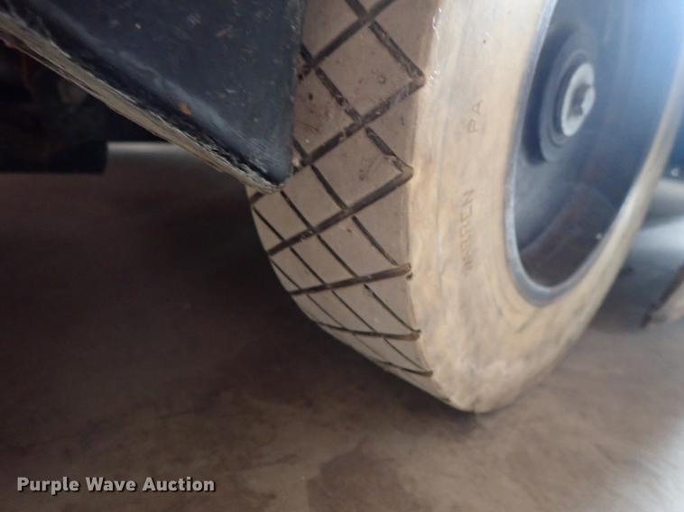 image for item EH9221 Advance 3800 floor scrubber