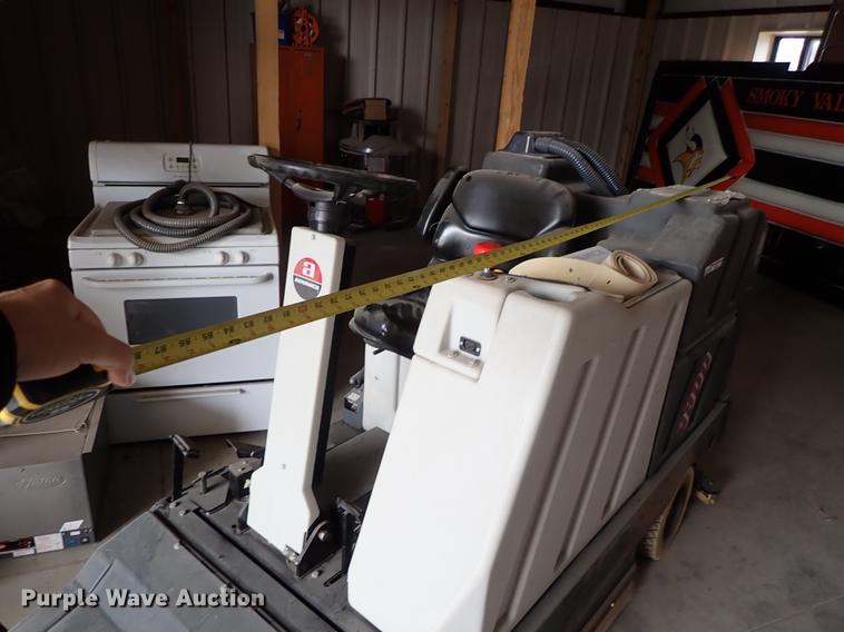 image for item EH9221 Advance 3800 floor scrubber