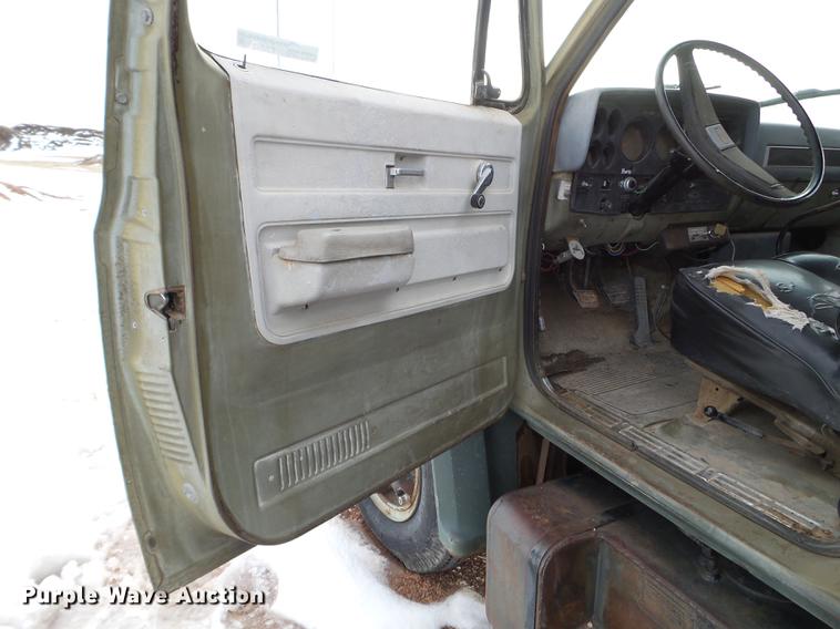 image for item EJ9012 1984 GMC 6500 tank truck