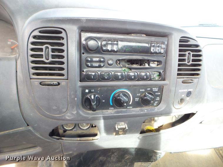 image for item EJ9013 2002 Ford F150 pickup truck