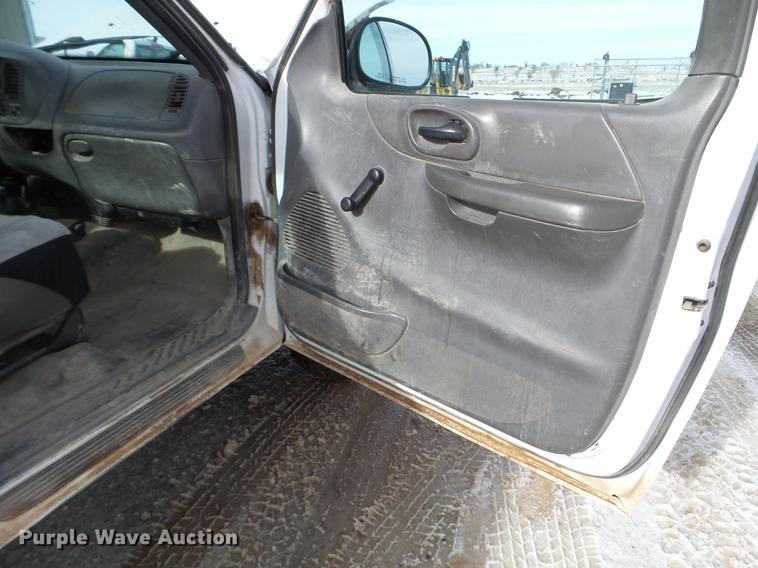 image for item EJ9013 2002 Ford F150 pickup truck