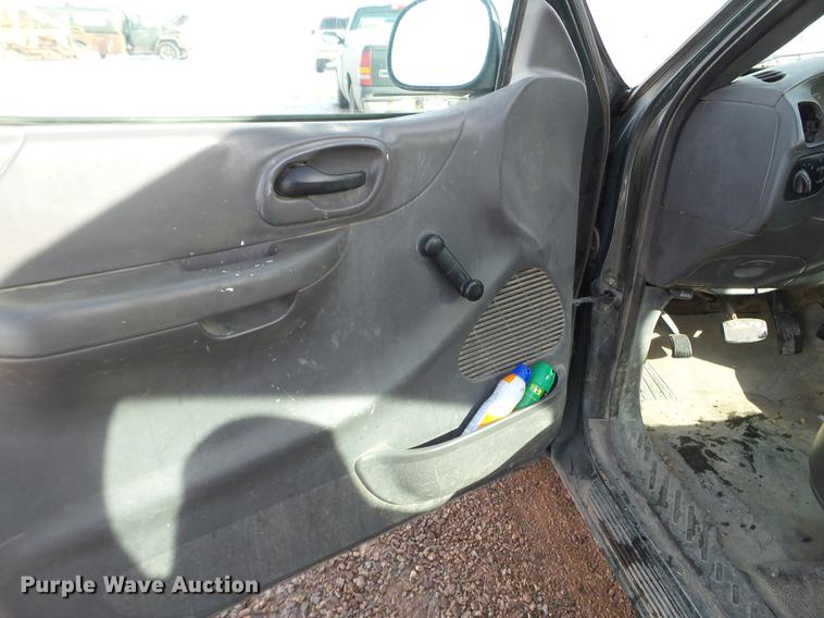 image for item EJ9015 2002 Ford F150 pickup truck