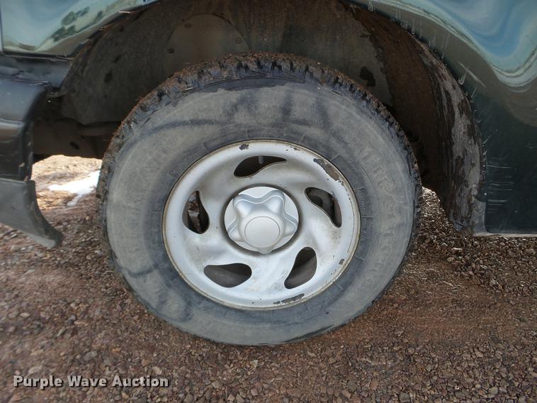 image for item EJ9015 2002 Ford F150 pickup truck