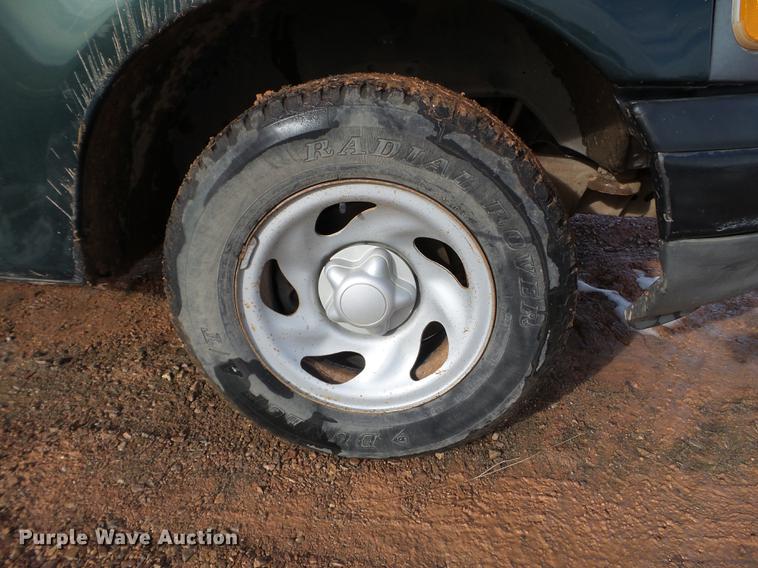 image for item EJ9015 2002 Ford F150 pickup truck