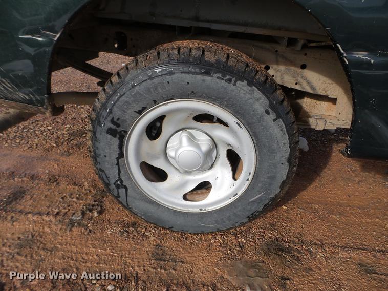 image for item EJ9015 2002 Ford F150 pickup truck