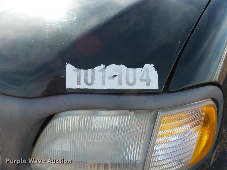 image for item EJ9015 2002 Ford F150 pickup truck