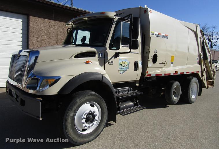 image for item EU9585 2007 International 7400 refuse truck