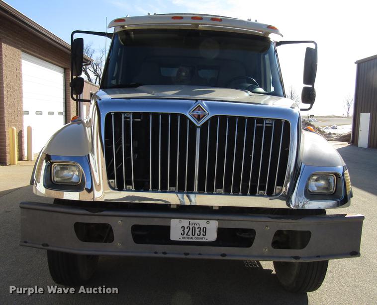 image for item EU9585 2007 International 7400 refuse truck