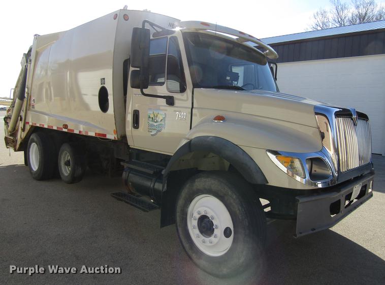 image for item EU9585 2007 International 7400 refuse truck