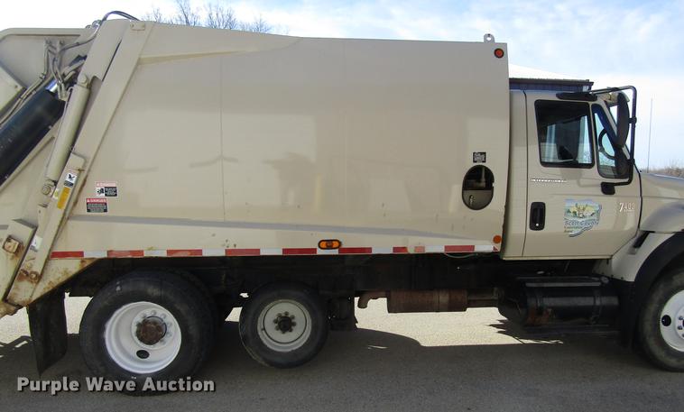 image for item EU9585 2007 International 7400 refuse truck