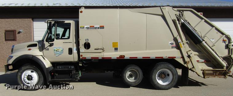 image for item EU9585 2007 International 7400 refuse truck