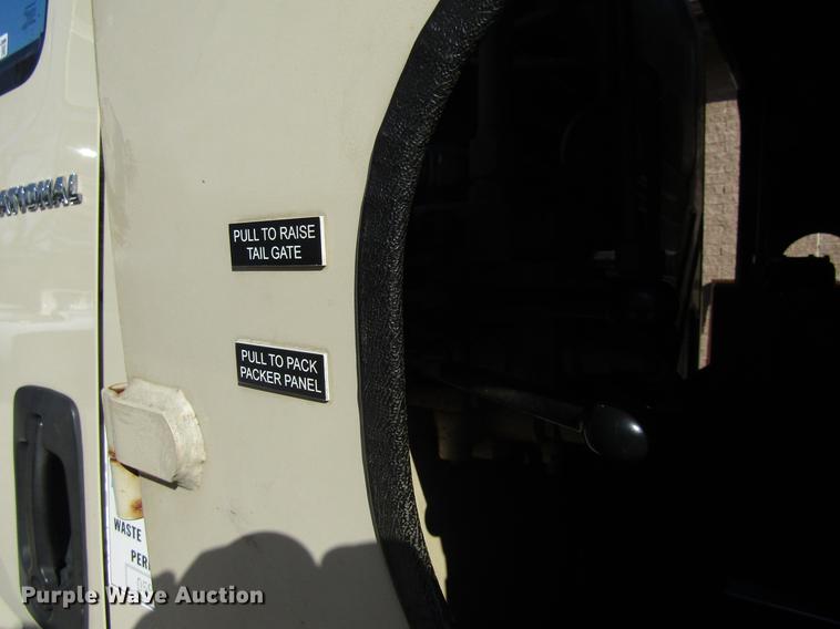 image for item EU9585 2007 International 7400 refuse truck